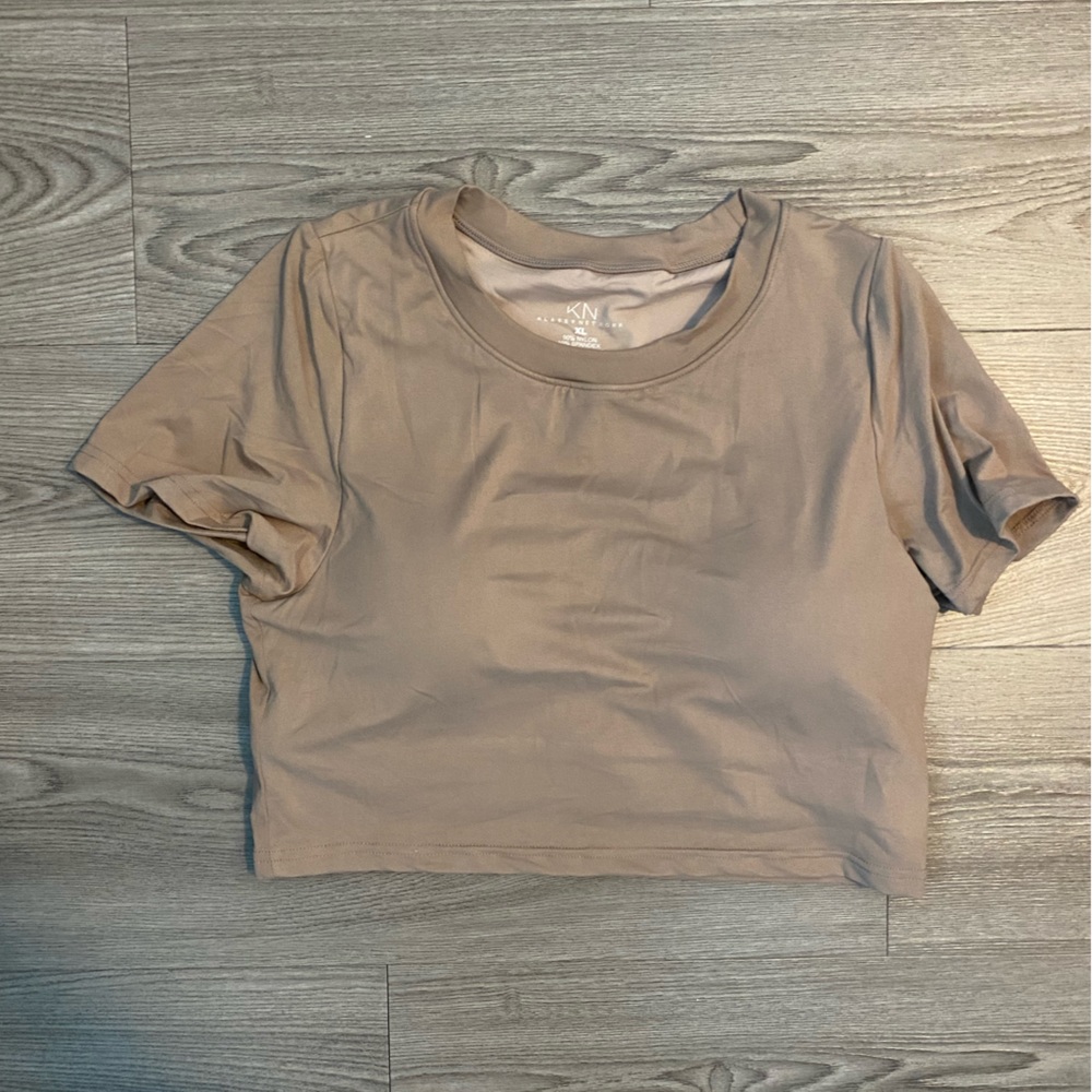 T-Shirt Brami Crop (NWOT)
